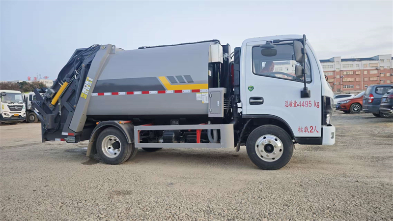 6.5方藍(lán)牌壓縮垃圾車(chē)租賃冠軍車(chē)型